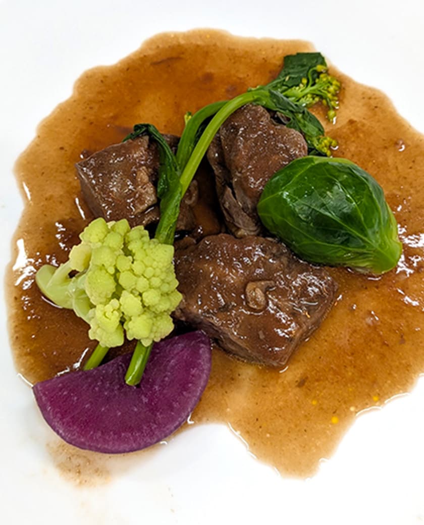 和牛すね肉　トマトと赤ワイン煮込み　季節野菜