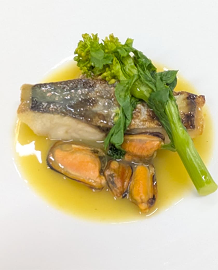 鮮魚のポワレ　ムール貝のスープ仕立て